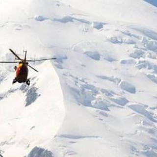 Valle d’Aosta, 5 scialpinisti coinvolti da valanga: due feriti, uno è grave