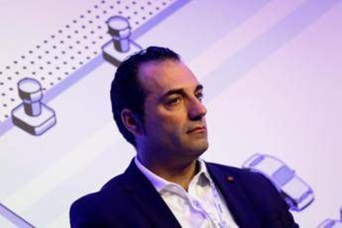 Stellantis, Filosa assume ruolo di ceo e annuncia nuova leadership team: tre italiani in squadra Stellantis, Filosa assume ruolo di ceo e annuncia nuova leadership team: tre italiani in squadra