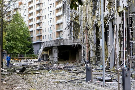 Riprendono gli attacchi russi su Kiev, almeno due morti e sette feriti Riprendono gli attacchi russi su Kiev, almeno due morti e sette feriti