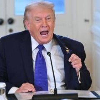 Trump, minaccia finale: "Prendo la Groenlandia con le buone o con le cattive"