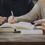 Manovra, Cgil: "Al di là delle peggiori aspettative, governo vive su un altro pianeta". Scontro sulla scuola
