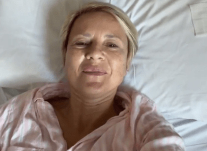 Antonella Elia operata al Gemelli, il video dopo l'intervento: "Era un tumore borderline, ora è tutto ok"