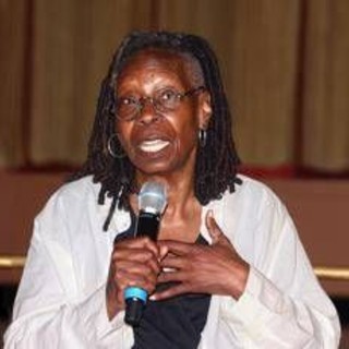 A 'Un Posto al sole' arriva Whoopi Goldberg: "Il set? Come una vacanza in un Paese che amo" A 'Un Posto al sole' arriva Whoopi Goldberg: "Il set? Come una vacanza in un Paese che amo"