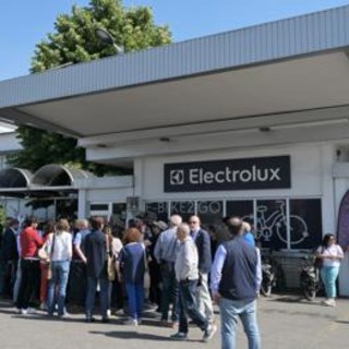 Electrolux sospende piano licenziamenti e chiusure per 50 giorni Electrolux sospende piano licenziamenti e chiusure per 50 giorni