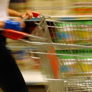 Inflazione, Istat: a dicembre prezzi su dell’1,2% annuo e carrello della spesa +2,2% Inflazione, Istat: a dicembre prezzi su dell’1,2% annuo e carrello della spesa +2,2%