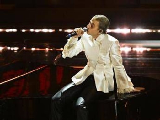 Sanremo 2026, Chiello chi è: il brano 'Ti penso sempre' e la polemica con Morgan Sanremo 2026, Chiello chi è: il brano 'Ti penso sempre' e la polemica con Morgan