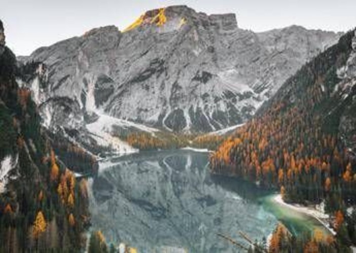 Turisti salvati sul Lago di Braies, l'appello dei soccorritori: "Non camminate sul ghiaccio" Turisti salvati sul Lago di Braies, l'appello dei soccorritori: "Non camminate sul ghiaccio"