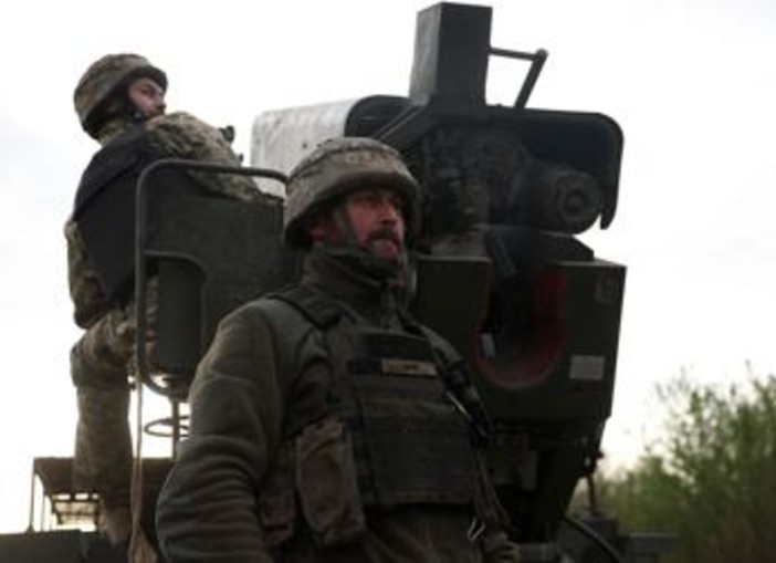 Ucraina, Zelensky manda i detenuti in guerra. Russia: &quot;Ue e Europa giocano col fuoco&quot;
