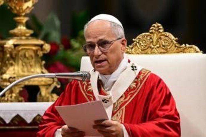 Papa, messa a San Pietro: imposto il Pallio ai nuovi metropoliti