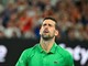 Djokovic si prende un warning e litiga con l'arbitro: "Stavo cercando il mio cappello"