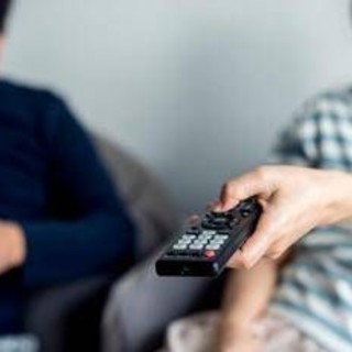 Ascolti tv, 'Una nuova vita' su Canale 5 vince la prima serata con il 22% di share