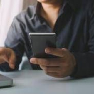 Boom prezzi petrolio e bollette, Ue 'raccomanda' smart working