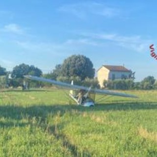 Arezzo, ultraleggero precipita a Castiglion Fiorentino: morto pilota Arezzo, ultraleggero precipita a Castiglion Fiorentino: morto pilota