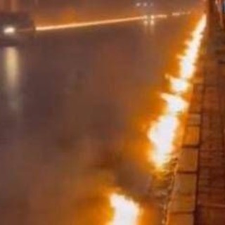 Petrolio finisce nelle fogne, strade di Teheran in fiamme dopo i raid