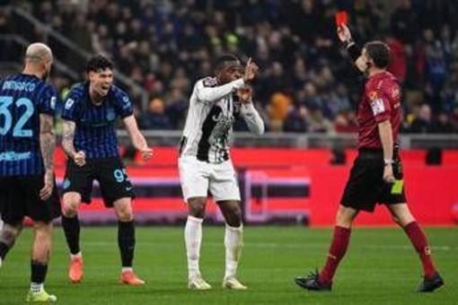 Inter-Juve, Kalulu espulso nel primo tempo: era fallo su Bastoni?
