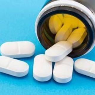 Antibiotici nemici del microbioma intestinale, l'impatto può durare fino a 8 anni: lo studio