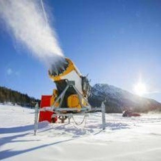 Neve artificiale tra pro e contro: "Non è tossica ma attenzione alle cadute" Neve artificiale tra pro e contro: "Non è tossica ma attenzione alle cadute"