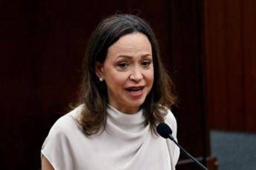 Maria Corina Machado torna in Venezuela dopo quasi un anno di esilio: "Sono qui. Con voi" Maria Corina Machado torna in Venezuela dopo quasi un anno di esilio: "Sono qui. Con voi"