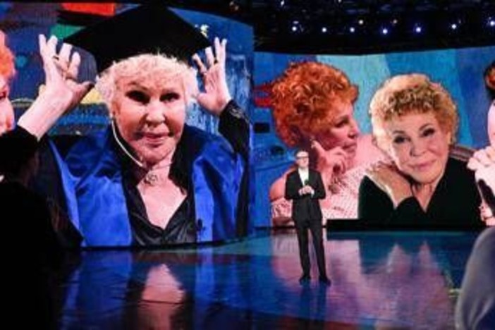 A Milano sarà dedicata un'aiuola a Ornella Vanoni, l'annuncio di Fabio Fazio A Milano sarà dedicata un'aiuola a Ornella Vanoni, l'annuncio di Fabio Fazio