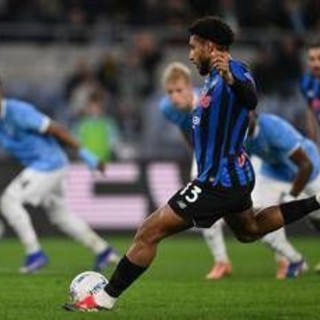 Cataldi colpisce di braccio, arbitro assegna rigore: cos'è successo in Lazio-Atalanta