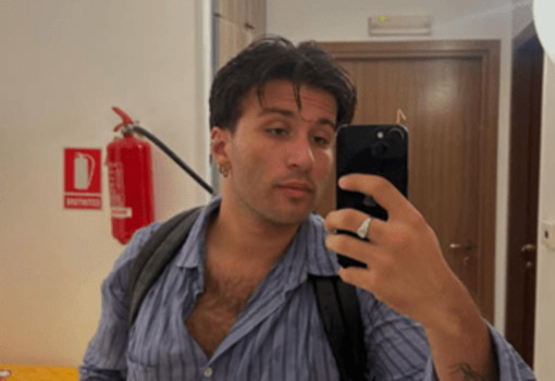 Eddie Brock a Sanremo 2026, chi è il cantautore romano: dalla reception all'Ariston