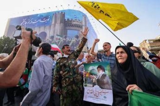 Attacco Usa a Iran, la risposta di Teheran a Trump: gli scenari Attacco Usa a Iran, la risposta di Teheran a Trump: gli scenari