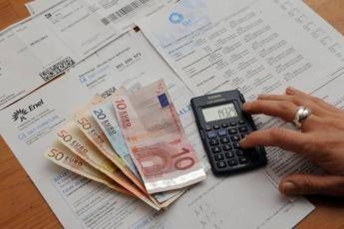 Energia, Aept lancia referendum per eliminare 175 miliardi di oneri nascosti in bolletta Energia, Aept lancia referendum per eliminare 175 miliardi di oneri nascosti in bolletta