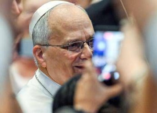 Papa: "Mi hanno trovato nodulo circoscritto al polmone, mi opero"