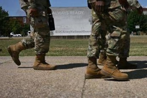 Guardia Nazionale dispiegata a Washington dopo l'ordine di Trump Guardia Nazionale dispiegata a Washington dopo l'ordine di Trump
