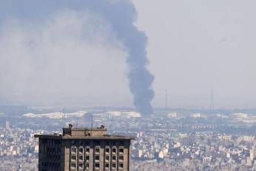 Iran, Israele colpisce sito nucleare Natanz: "Altri 10 obiettivi nel mirino" Iran, Israele colpisce sito nucleare Natanz: "Altri 10 obiettivi nel mirino"