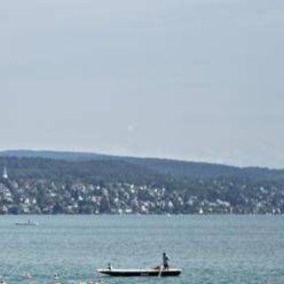 Il livello del Lago di Zurigo raggiunge il minimo storico Il livello del Lago di Zurigo raggiunge il minimo storico