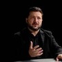 Zelensky racconta l'inizio della guerra: "I russi pensavano di conquistare Kiev in tre giorni. Avevano già le uniformi per la parata"