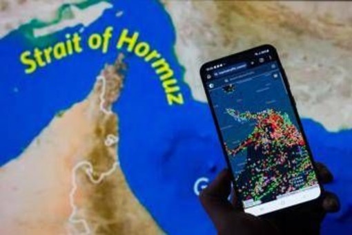 Iran, Meloni firma il piano a 6 per riaprire Hormuz: la svolta e il pressing per coinvolgere l'Onu