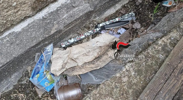 14enne ferito a scuola con un coltello, due minori denunciati a Napoli 14enne ferito a scuola con un coltello, due minori denunciati a Napoli