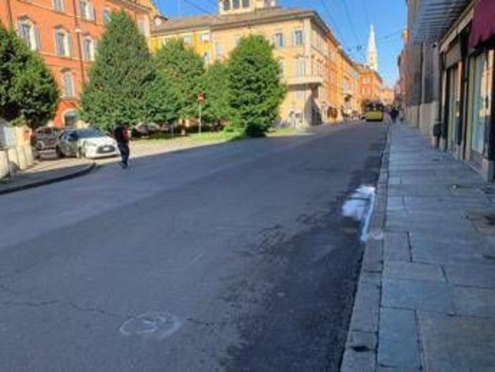 Modena, uno dei feriti: "Ho visto persone catapultate in aria" Modena, uno dei feriti: "Ho visto persone catapultate in aria"