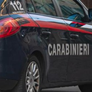 Roma, 85enne ferisce la nuora a colpi di ascia in strada: la donna è grave