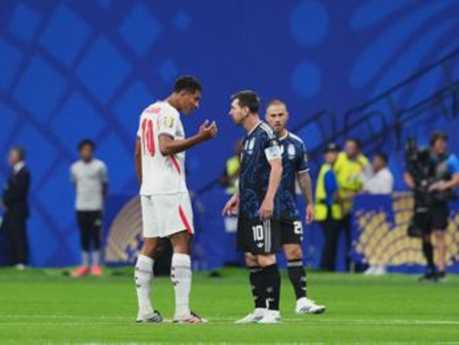 Bellingham-Messi, la lite in campo diventa un meme: la svolta di Argentina-Inghilterra Bellingham-Messi, la lite in campo diventa un meme: la svolta di Argentina-Inghilterra