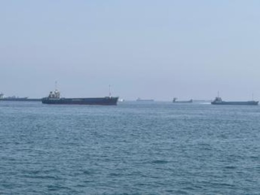 Iran, nuovi attacchi Usa: colpiti obiettivi militare. Teheran blocca petroliere a Hormuz - Diretta Iran, nuovi attacchi Usa: colpiti obiettivi militare. Teheran blocca petroliere a Hormuz - Diretta