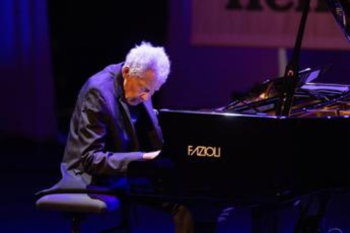 Addio ad Abdullah Ibrahim, morto a 91 anni il pianista che trasformò il jazz in voce libertà contro apartheid Addio ad Abdullah Ibrahim, morto a 91 anni il pianista che trasformò il jazz in voce libertà contro apartheid