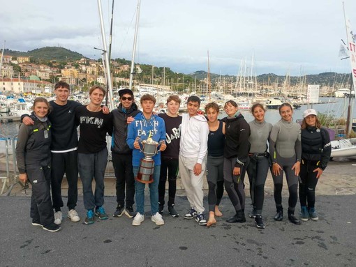 Lo Yacht Club Imperia  sul tetto del mondo nella classe 420