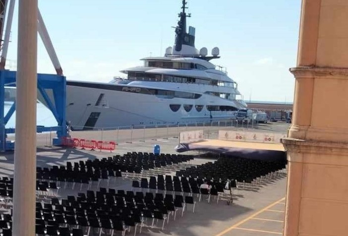 Attraccato in porto a Oneglia “Ahpo”, uno yacht da 330 milioni di euro Attraccato in porto a Oneglia “Ahpo”, uno yacht da 330 milioni di euro