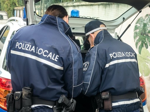 Covid, a Diano Marina tutti gli agenti della polizia locale hanno aderito all'obbligo vaccinale: criticità a Pontedassio