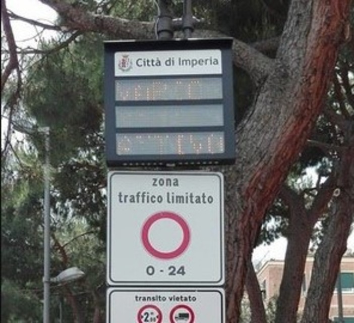 Maxi multa ZTL a Imperia, una sessantenne ha deciso di farsi giustizia ricorrendo davanti al giudice per una sanzione da 3.970 euro Maxi multa ZTL a Imperia, una sessantenne ha deciso di farsi giustizia ricorrendo davanti al giudice per una sanzione da 3.970 euro